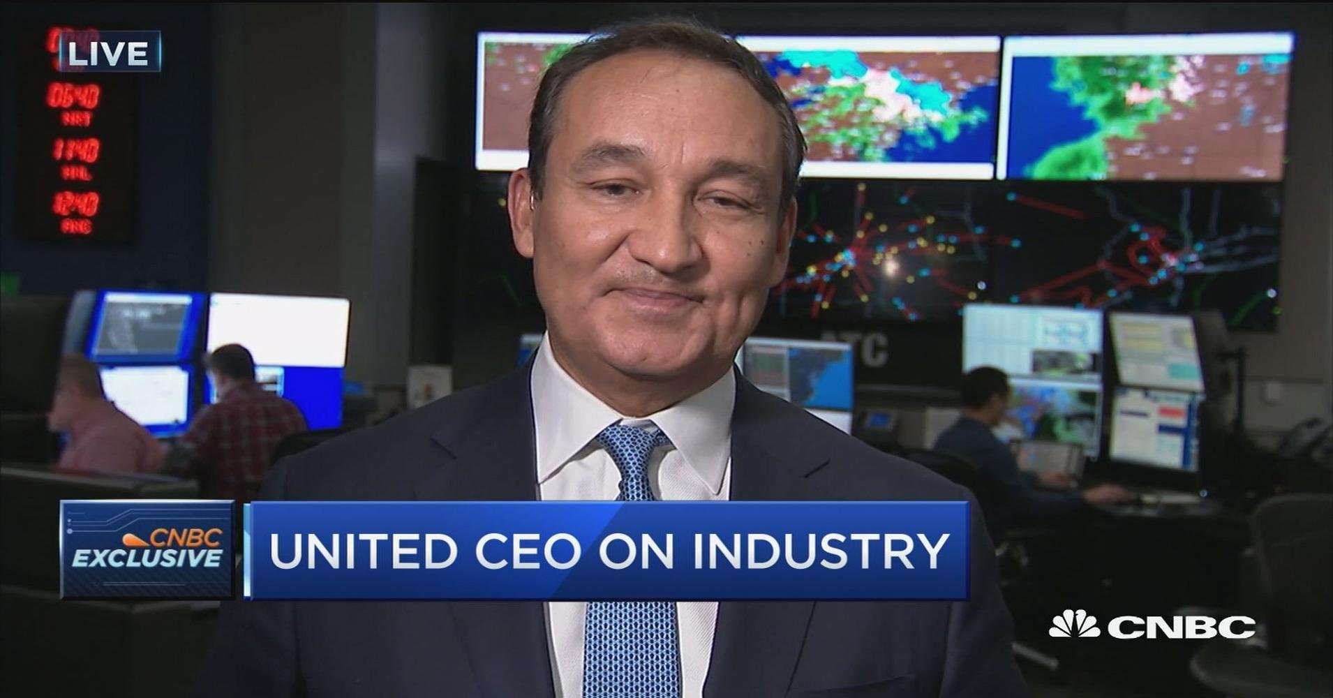 image for United CEO doubles down in email to employees, says passenger was 'disruptive and belligerent'