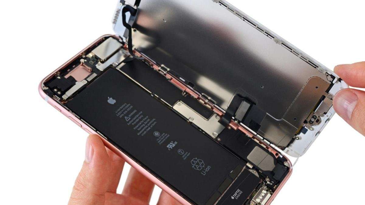 image for There Are Now 11 States Considering Bills to Protect Your 'Right to Repair' Electronics