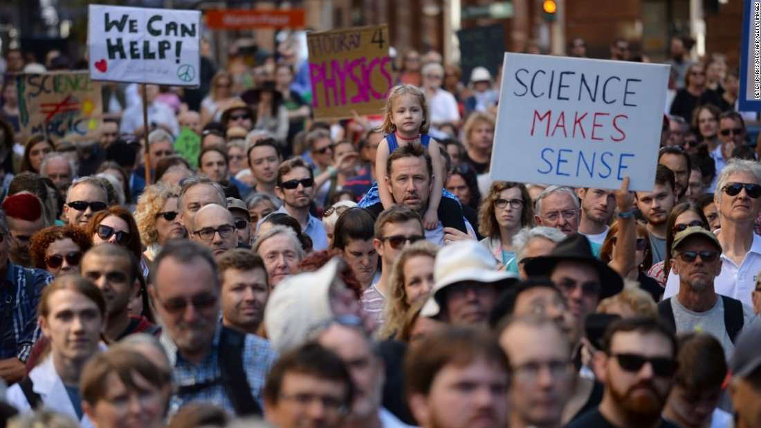 image for March for Science: Crowds join global Earth Day protests