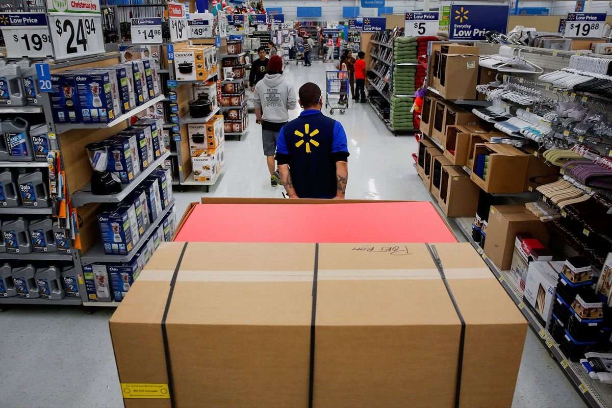 image for Wal-Mart Asks Employees to Deliver Packages on Their Way Home