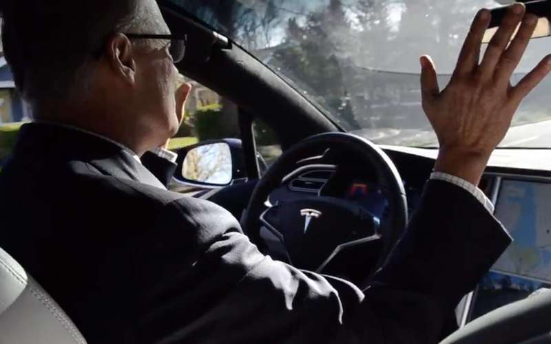 image for Washington Governor Calls Self-Driving Car Tech 'Foolproof,' Allows Tests Without Drivers