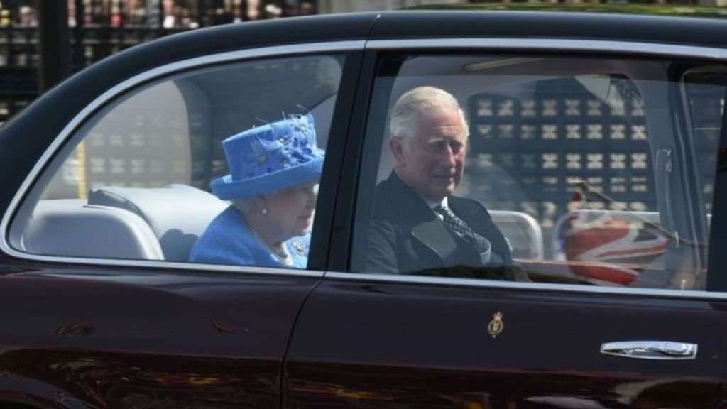 image for The Queen reported to West Yorkshire Police for 'not wearing seat belt'