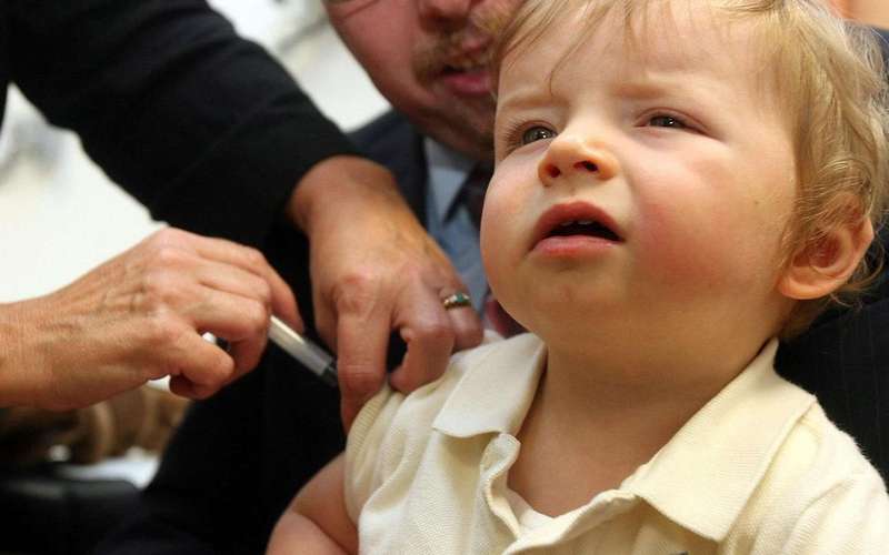 image for France to make vaccination mandatory from 2018 as it is 'unacceptable children are still dying of measles'