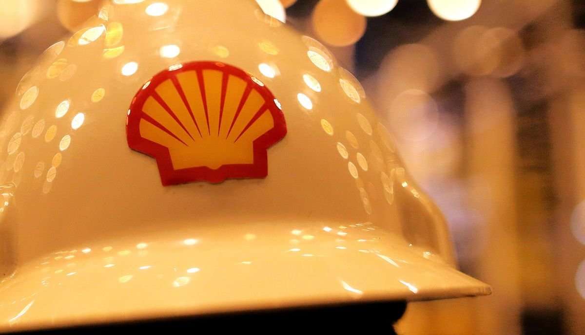 image for Shell Plans to Spend $1 Billion a Year on Clean Energy by 2020