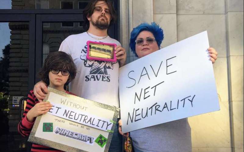 image for Comcast, Verizon, and AT&amp;T have spent $572 MILLION on lobbying the government to kill net neutrality