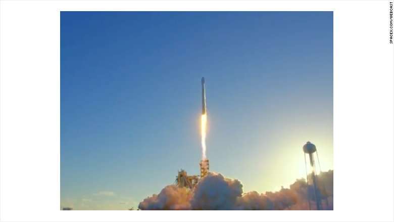 image for SpaceX now valued at $21 billion