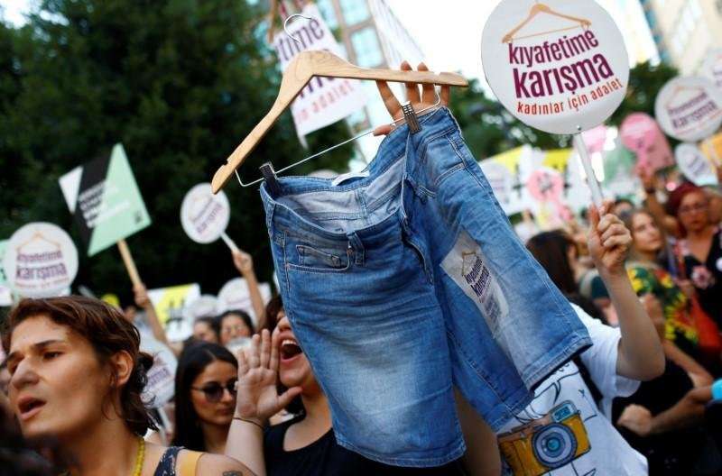 image for Turkish women march in rights protest in Istanbul
