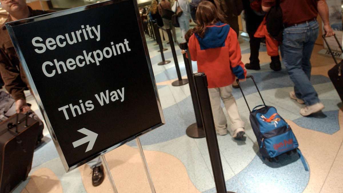 image for Pittsburgh Airport to Be 1st Since 9/11 to Let Non-Flyers Past Security
