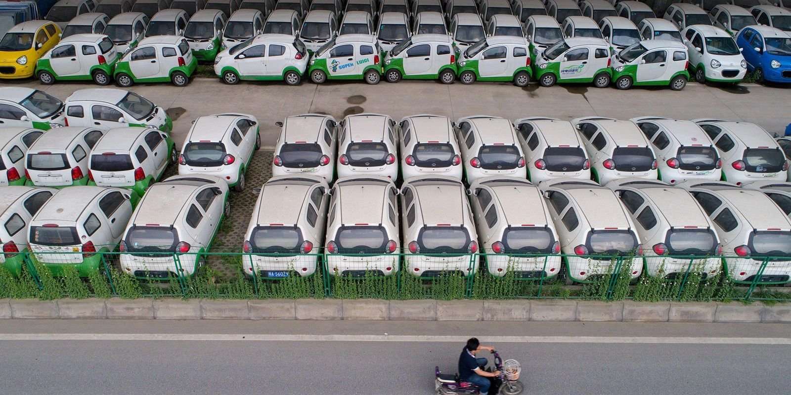 image for China looks at ending sales of gasoline cars