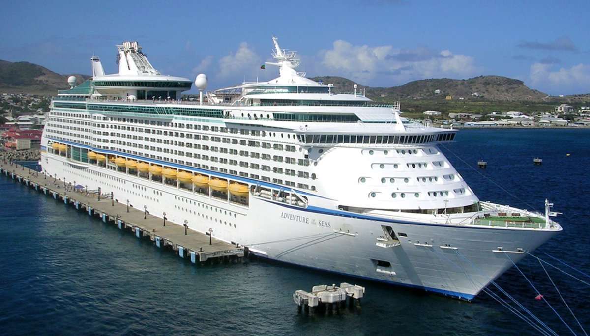 image for Royal Caribbean sends cruise ship to help evacuate people from Puerto Rico
