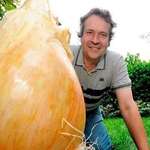 image for I have a 90kg onion. Could you fine folks kindly launch it over 300 meters to /r/all?