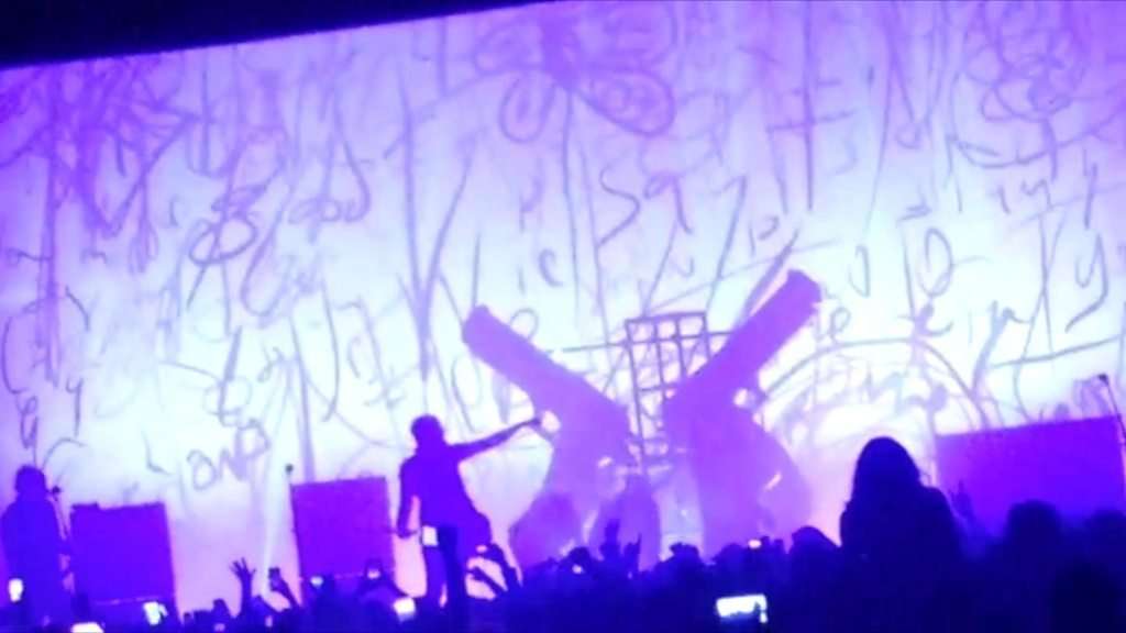 image for Marilyn Manson crushed by stage scenery in New York
