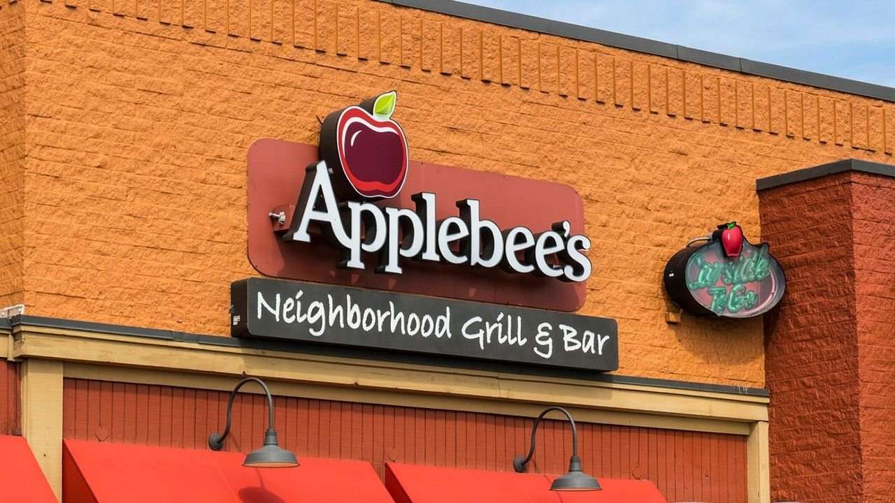image for Applebee's offering $1 margaritas in October to remind people it's also a 'bar'