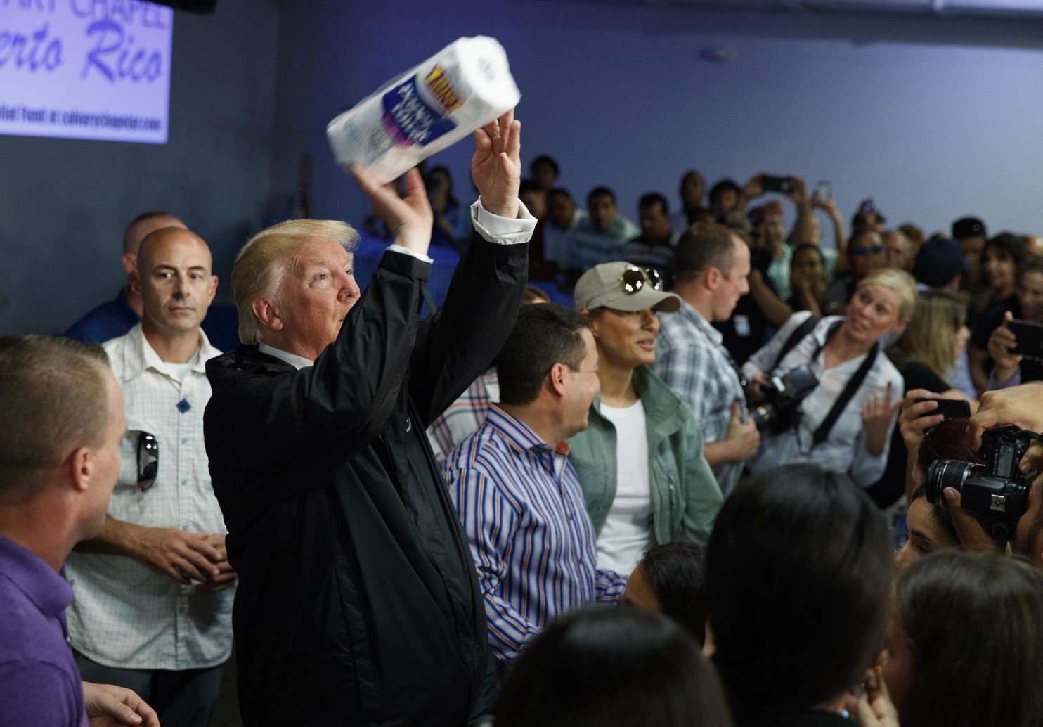 image for Trump threatens to abandon Puerto Rico recovery effort