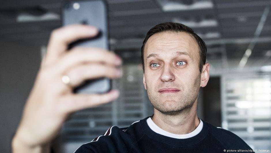 image for Russian jail frees Vladimir Putin opponent Alexei Navalny