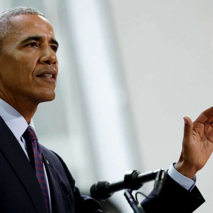 image for Former US president Barack Obama called for jury duty in Chicago
