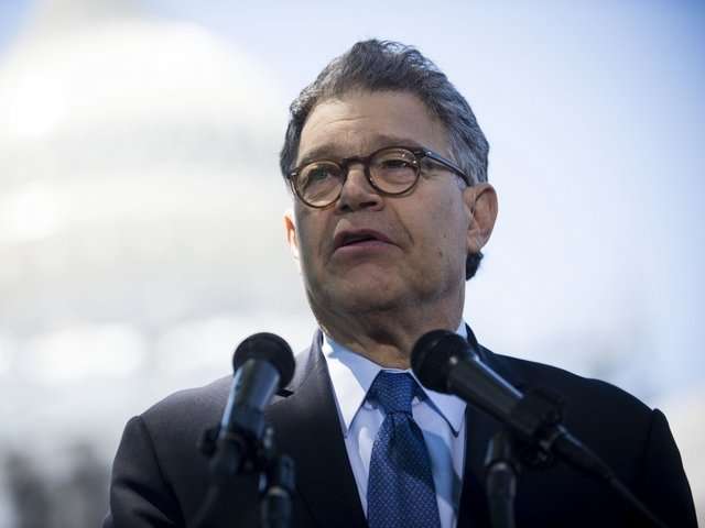 image for Senator Al Franken apologizes to woman who accused him of groping her