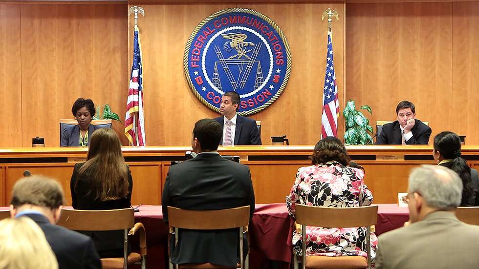 image for Group of senators calls on FCC to delay net neutrality vote