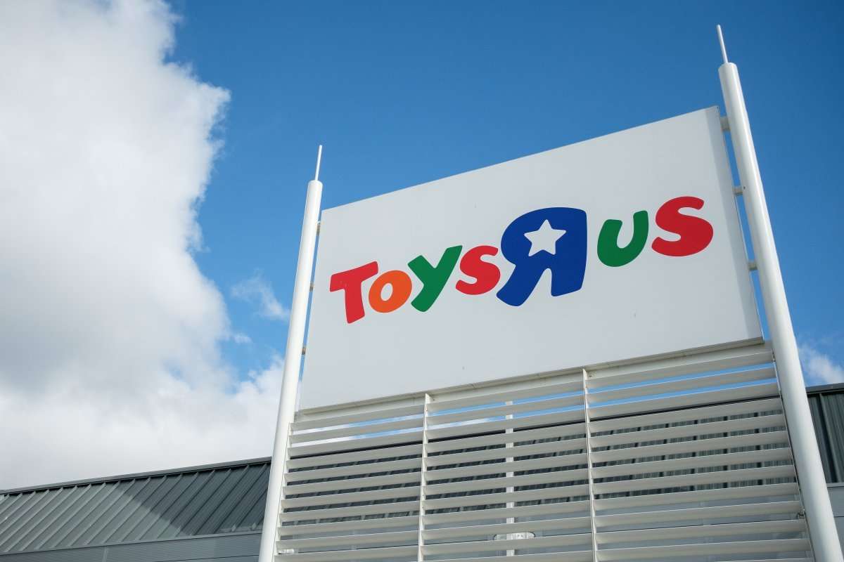image for Bankrupt Toys “R” Us wins OK to pay $16 million in executive bonuses
