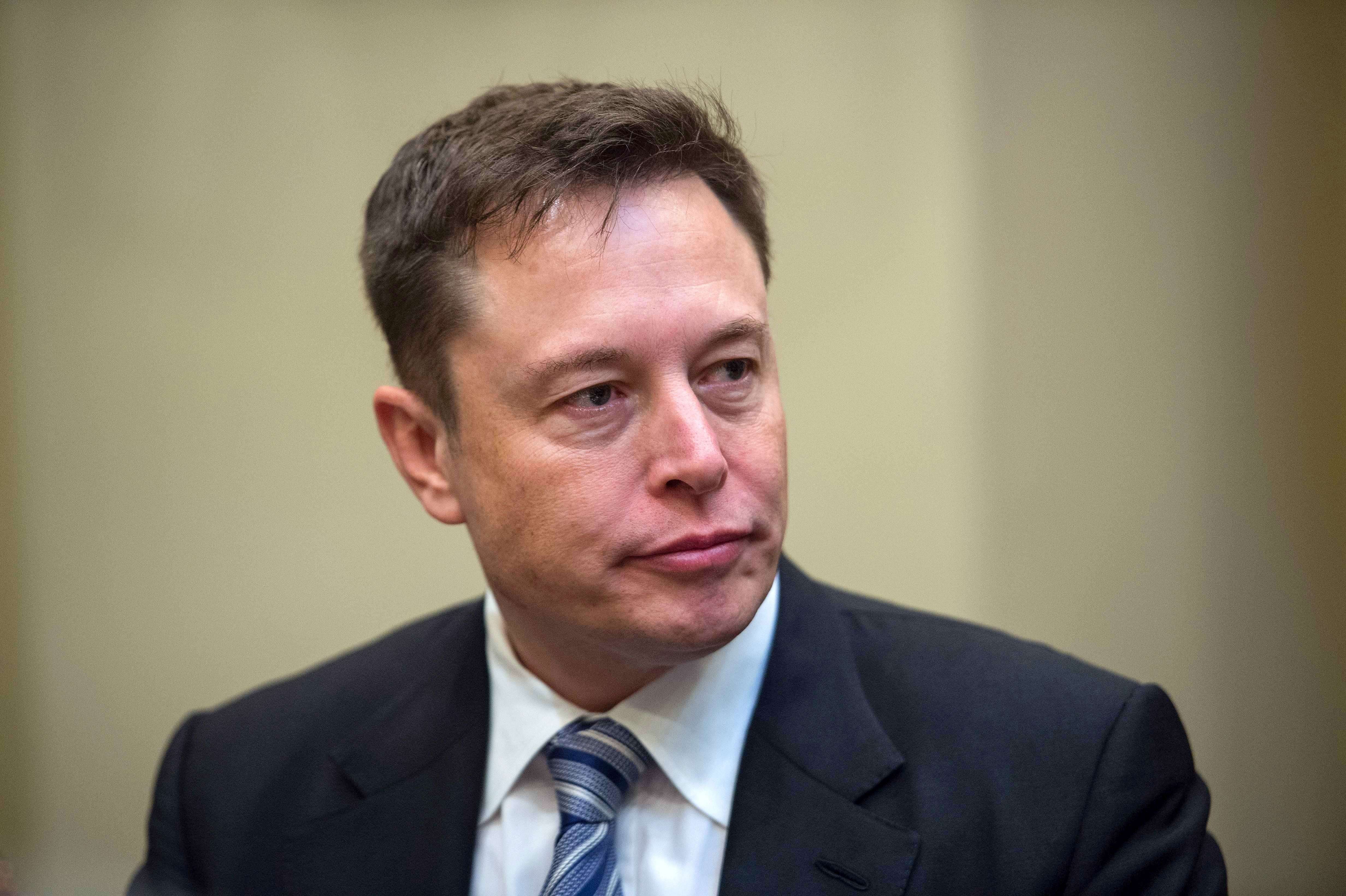 image for Elon Musk Calls Transit Expert 'Idiot,' Says Public Transport 'Sucks'