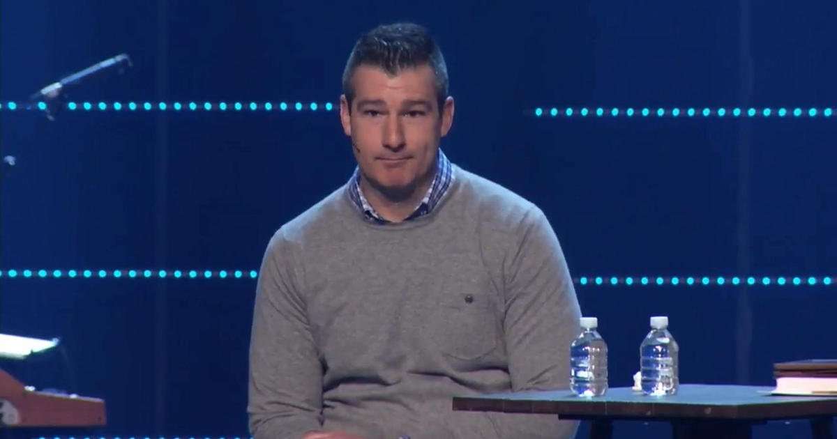 image for Pastor admits to "sexual incident" with teen 20 years ago, gets standing ovation