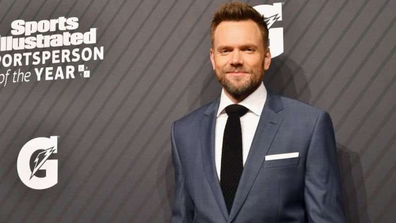 image for Joel McHale says E! told him to lay off the Kardashians while hosting The Soup