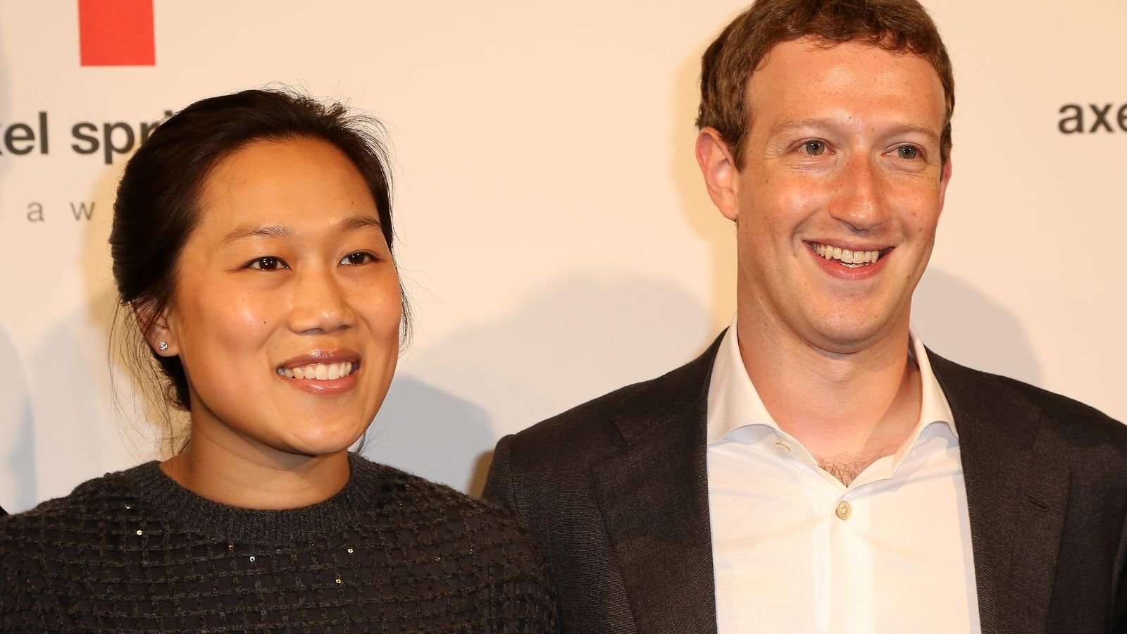image for Mark Zuckerberg drops Hawaiian land lawsuits after outcry