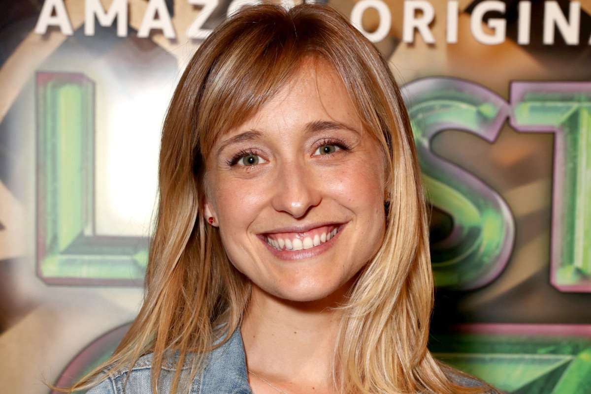 image for ‘Smallville’ actress Allison Mack arrested for role in alleged sex cult