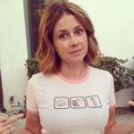 image for Jenna Fischer’s shirt is Michael’s grilled foot