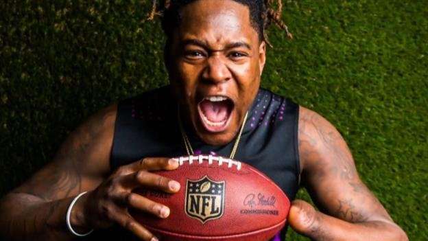 image for NFL Draft 2018: Shaquem Griffin joins Seattle to become league's first one-handed player