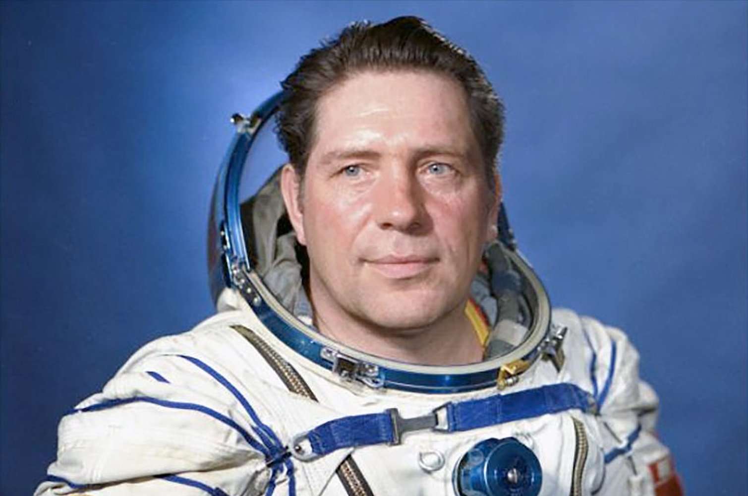 image for Vladimir Lyakhov, Soviet-Era Cosmonaut Who Flew to Three Space Stations, Dies at 76