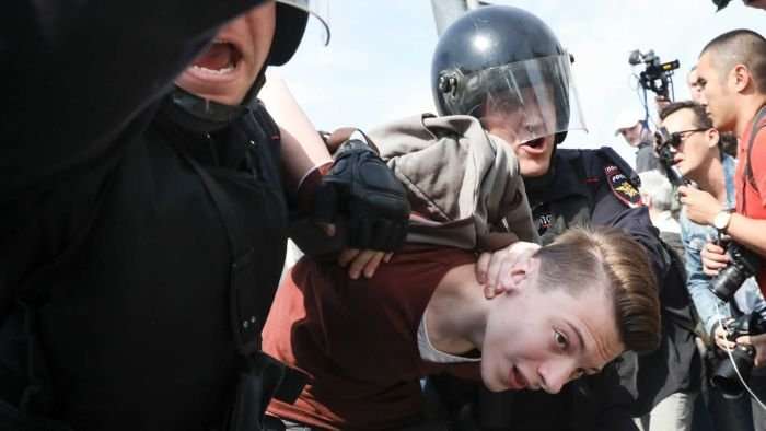 image for Russians arrested in anti-Putin protests ahead of presidential inauguration