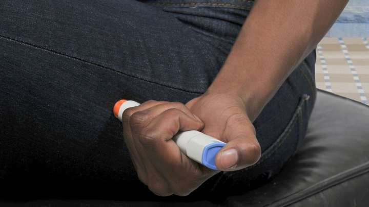 image for Medical Engineers Have Built A EpiPen Replacement That Costs $16 A Shot