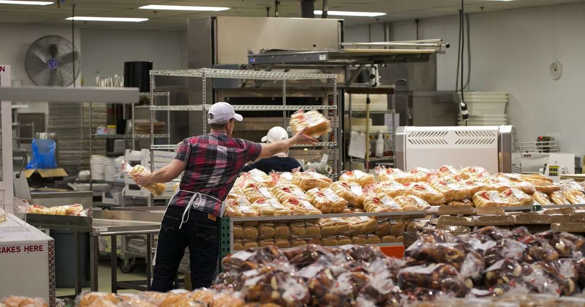 image for Costco boosting hourly wages for 130,000 U.S. employees