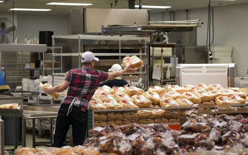image for Costco boosting hourly wages for 130,000 U.S. employees