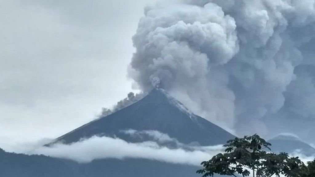image for Guatemala volcano: Dozens die as Fuego volcano erupts