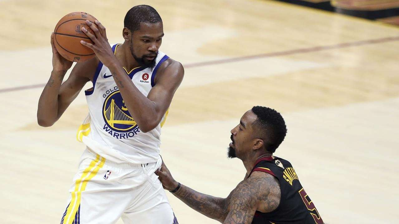 image for Warriors win 2018 NBA title, blow out Cavs in Game 4 108-85