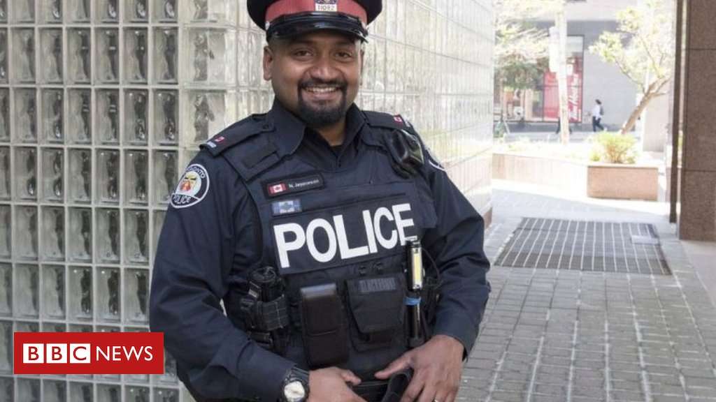 image for Toronto shoplifter gets job after policeman bought him interview shirt