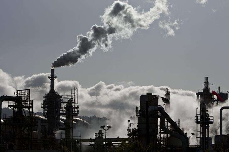 image for U.S. court dismisses climate change lawsuits against oil companies