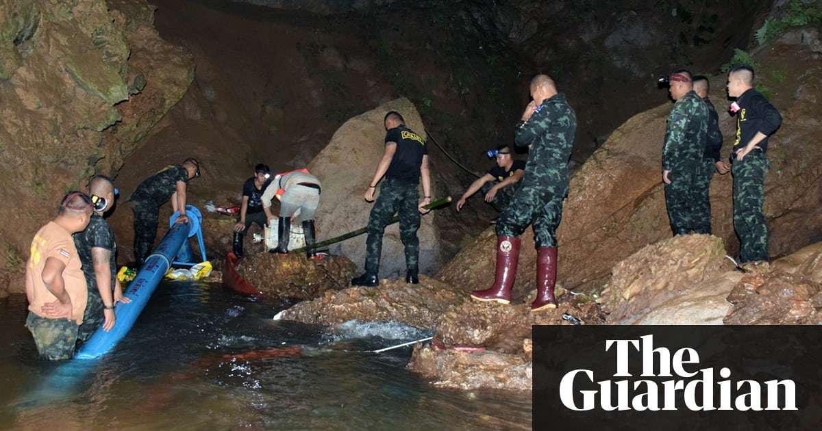image for British divers make contact with missing Thai football team
