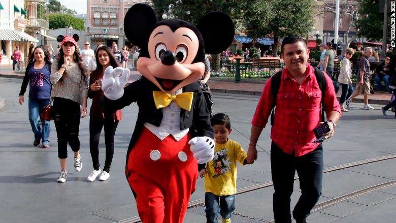 image for Disneyland agrees to pay its workers $15 an hour
