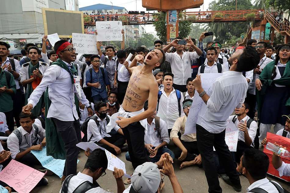 image for Bangladesh shuts down mobile internet to tackle teen protests