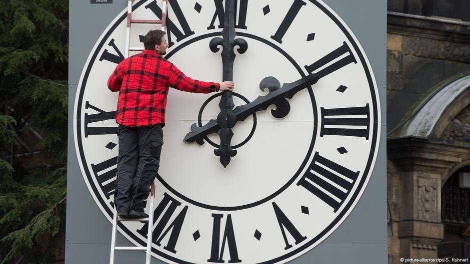 image for EU to stop changing the clocks, Juncker pledges
