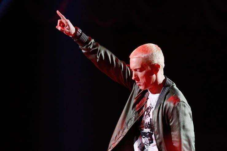 image for Eminem Disses Drake's Use Of Ghostwriters On "Kamikaze"