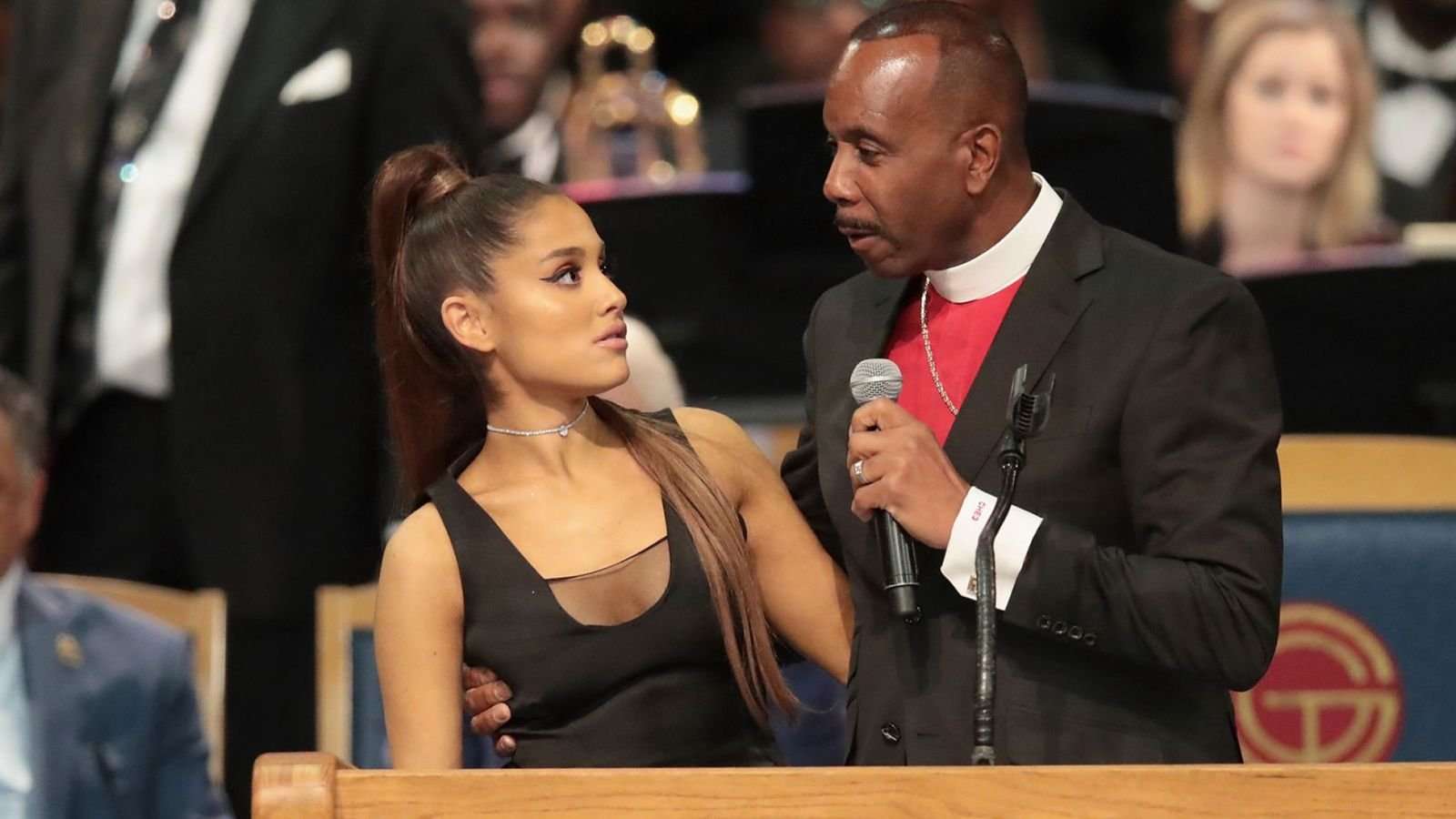 image for Aretha Franklin funeral bishop accused of 'groping' Ariana Grande apologises