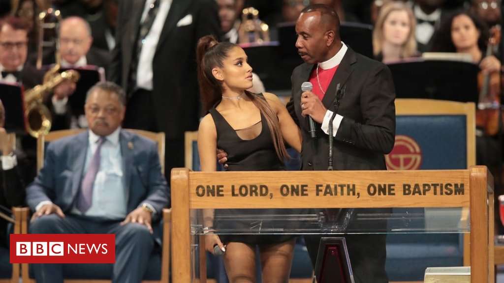 image for Aretha Franklin bishop sorry after 'groping' Ariana Grande