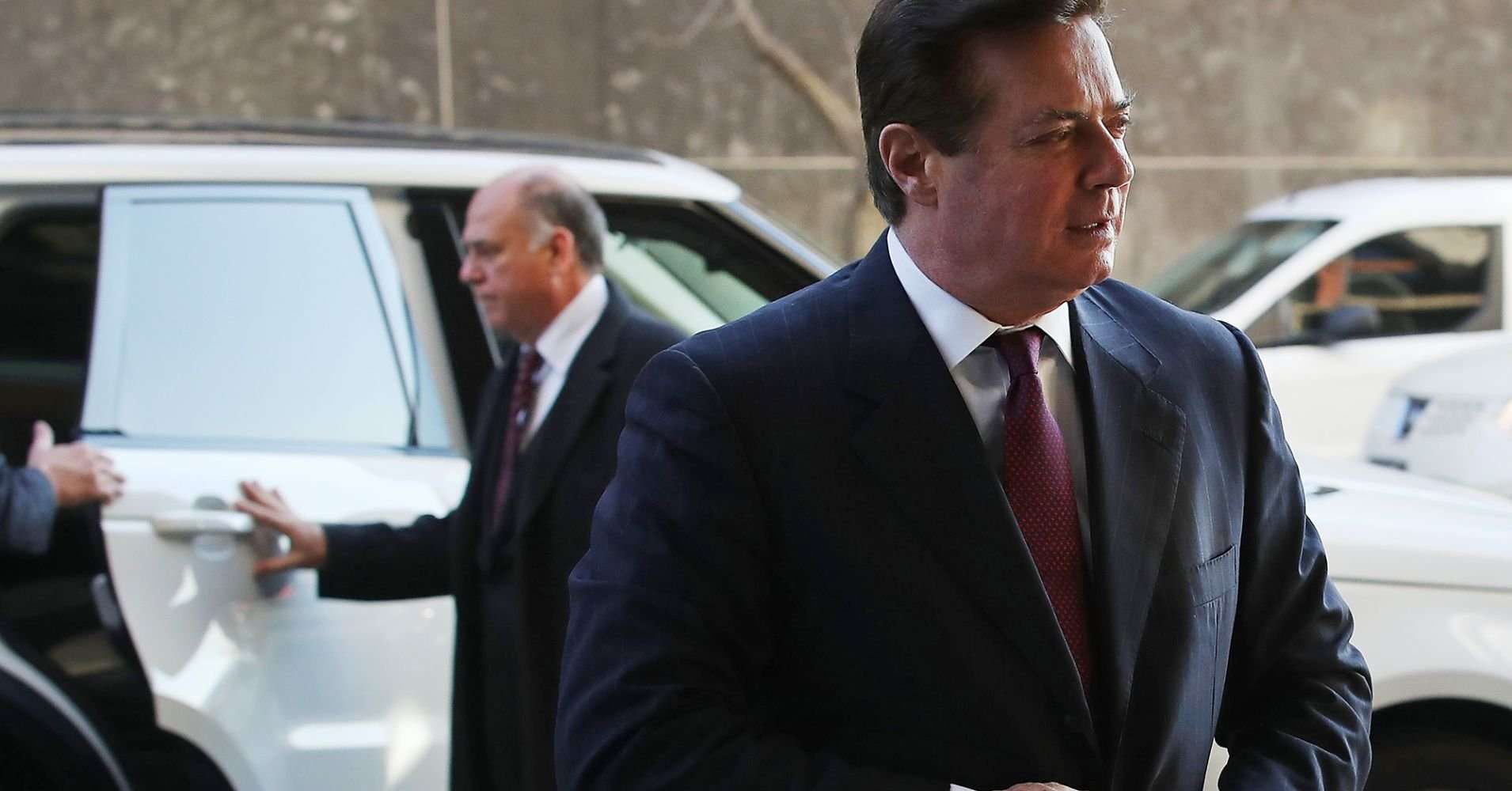 image for Ex-Trump campaign chief Manafort agrees to guilty plea deal
