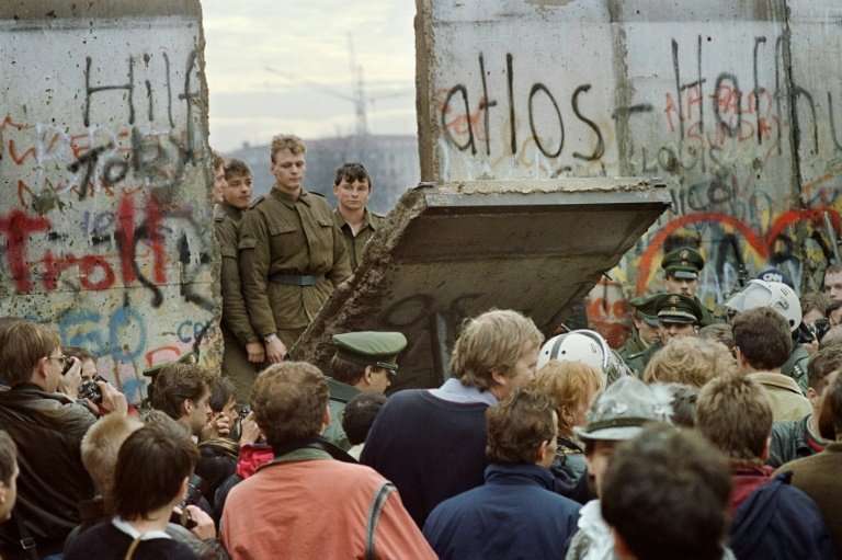 image for Authorities reject art project bid to rebuild Berlin Wall