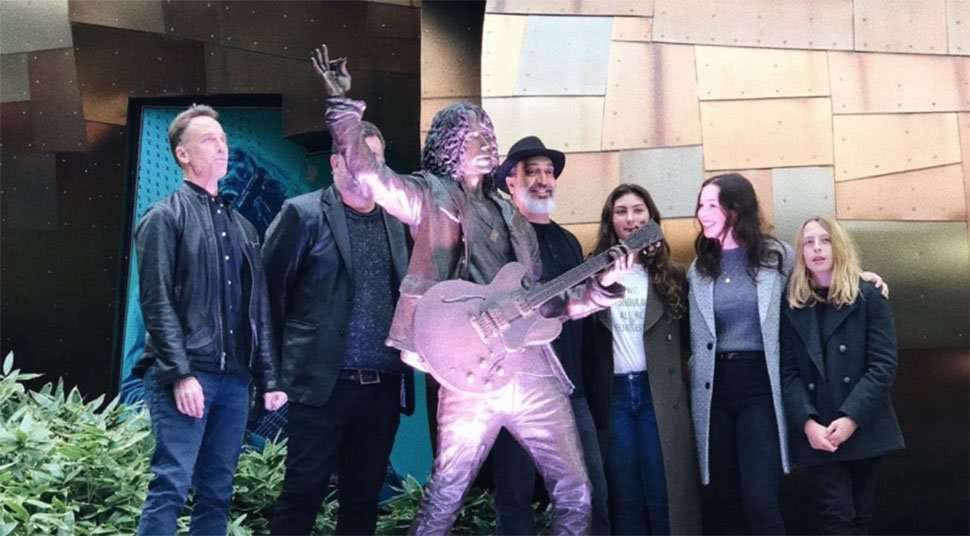 image for A life-sized statue of Soundgarden’s Chris Cornell has been unveiled