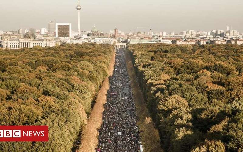 image for Germany protest: Tens of thousands march against far right